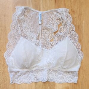 Zenana Outfitters Lace Bandeau in Cream